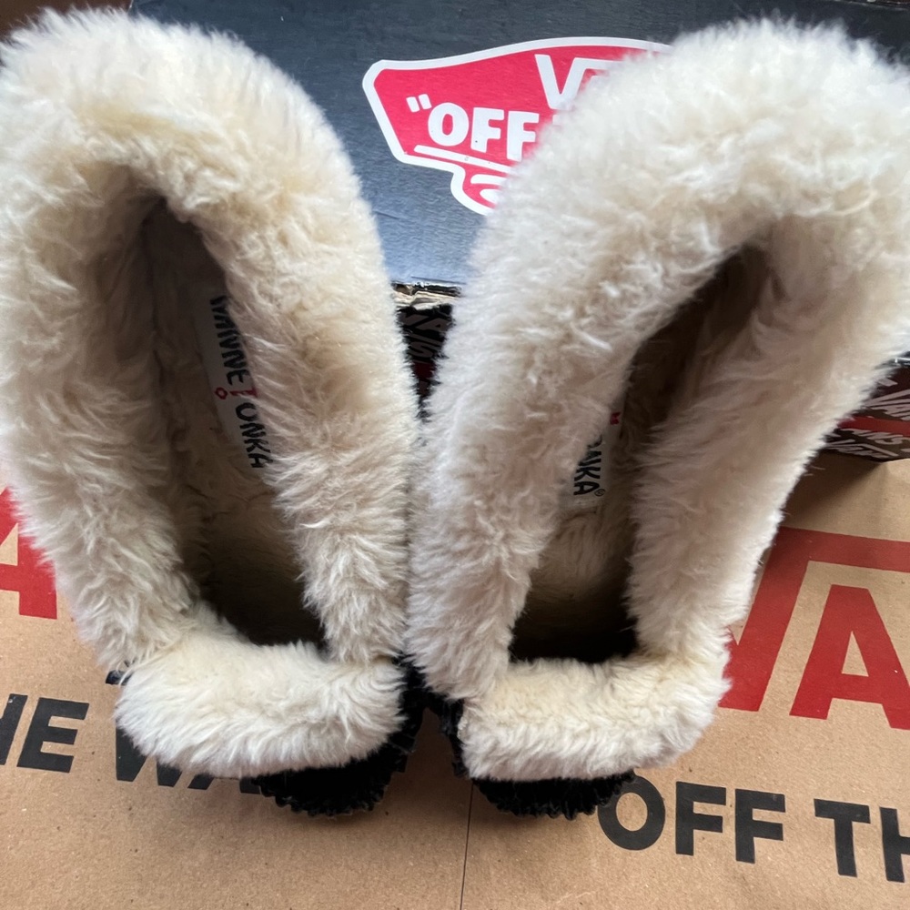 Slippers - Picture 2 of 4